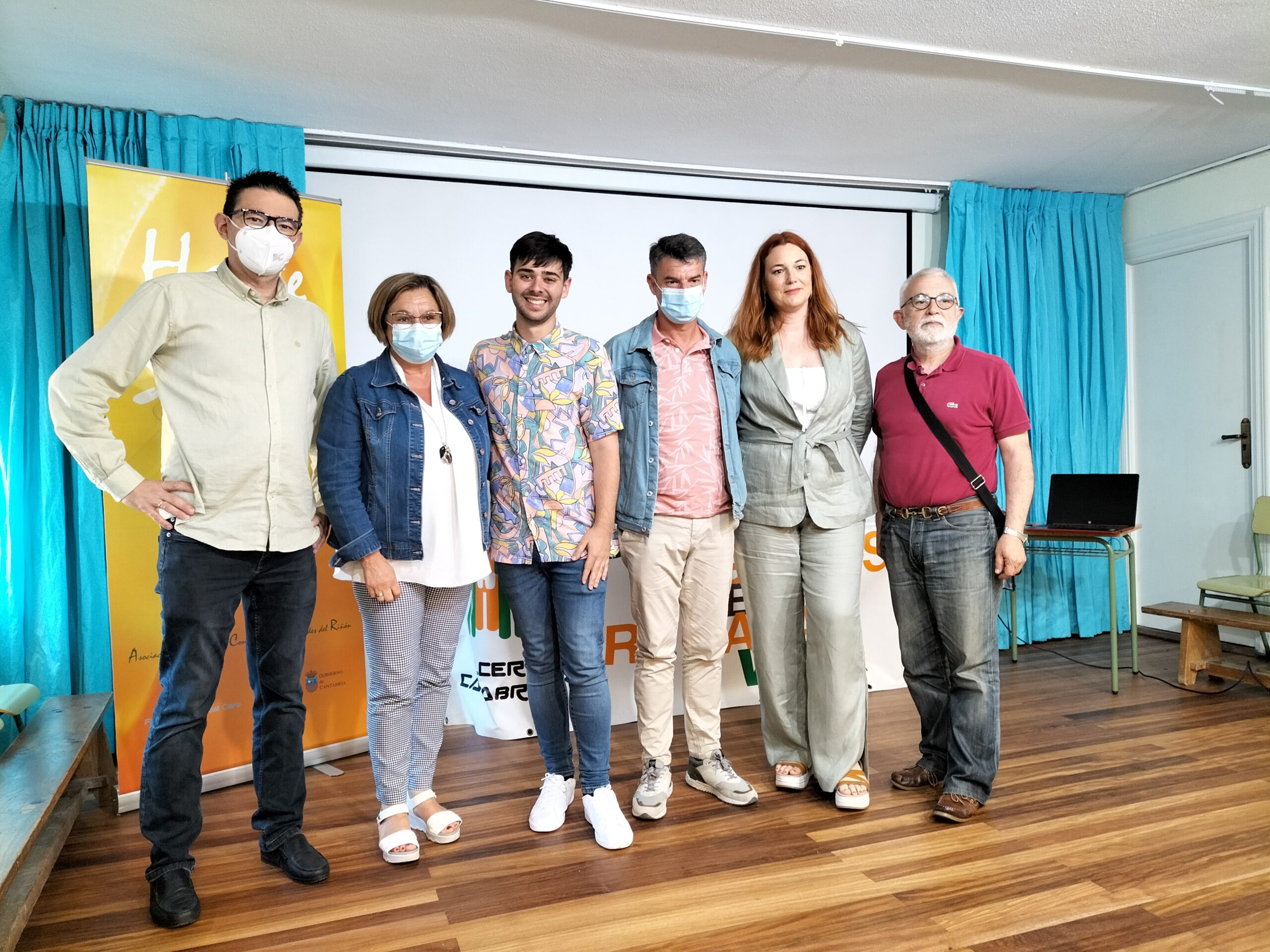 La alcaldesa de Laredo junto con los ponentes y organizadores